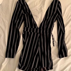 BW Long sleeved romper